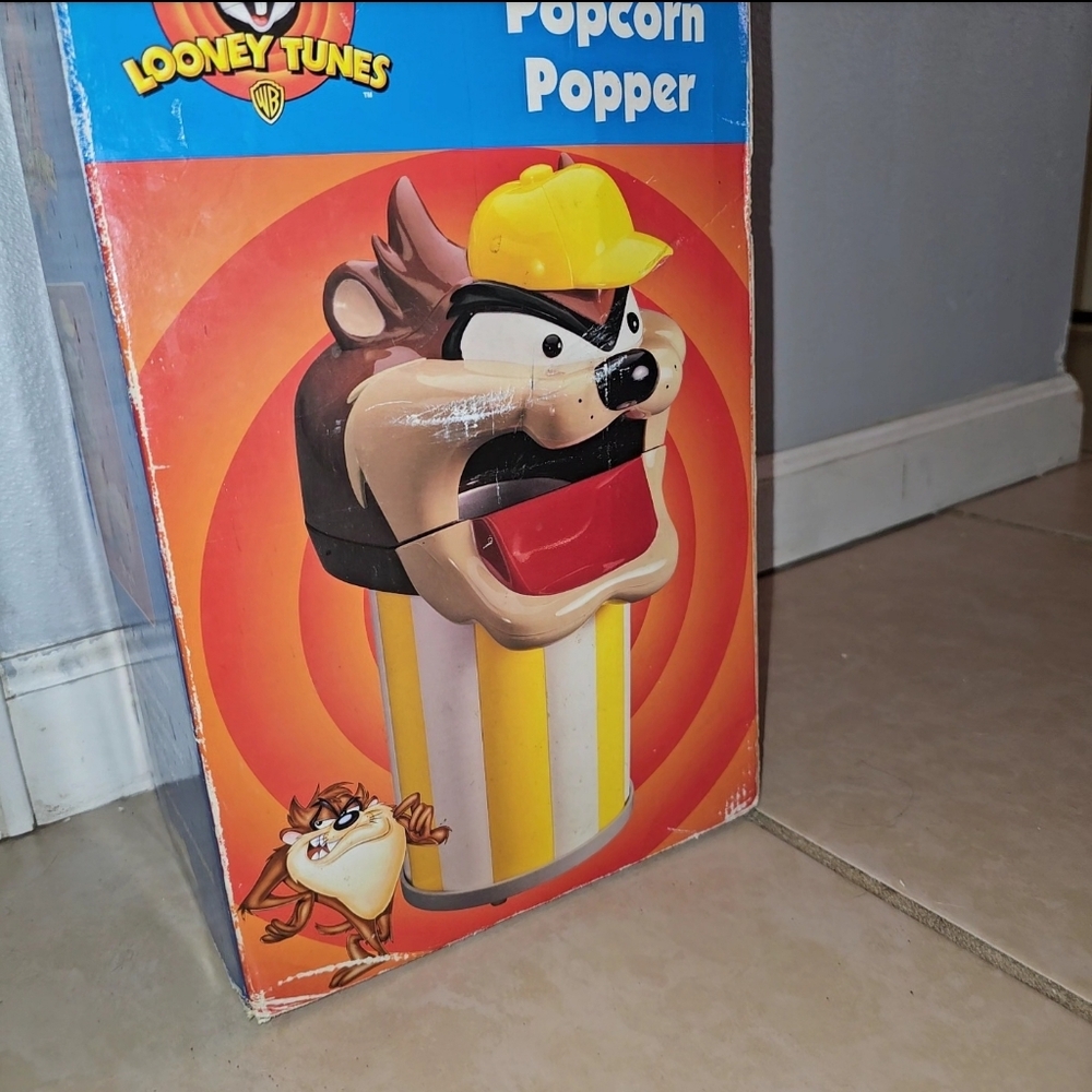 Warner Bros. Yellow Cartoon Dog Popcorn Popper Kitchen Tool